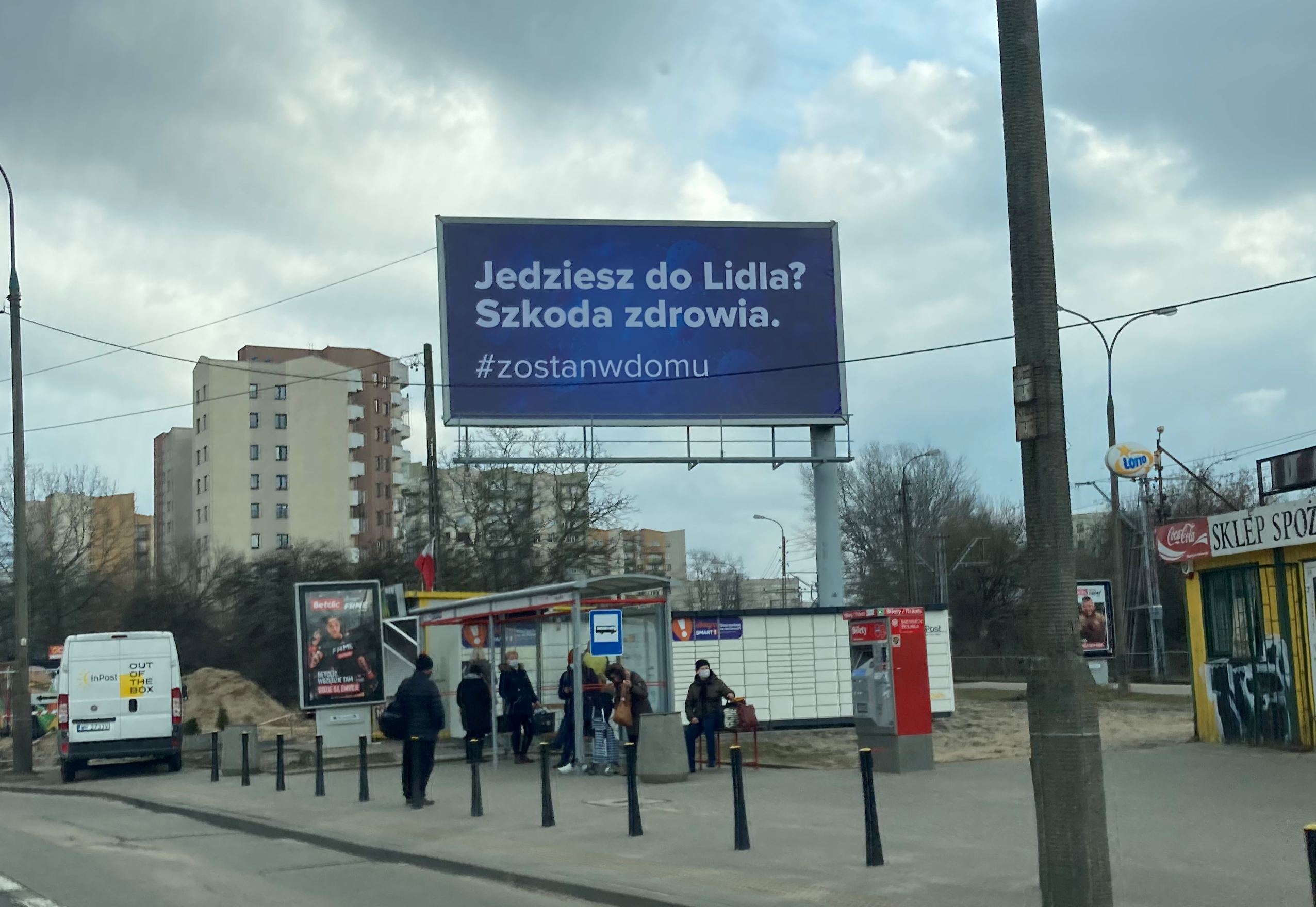 Jeden z billboardów wywieszonych w ramach akcji zorganizowanej przez Deli2.pl