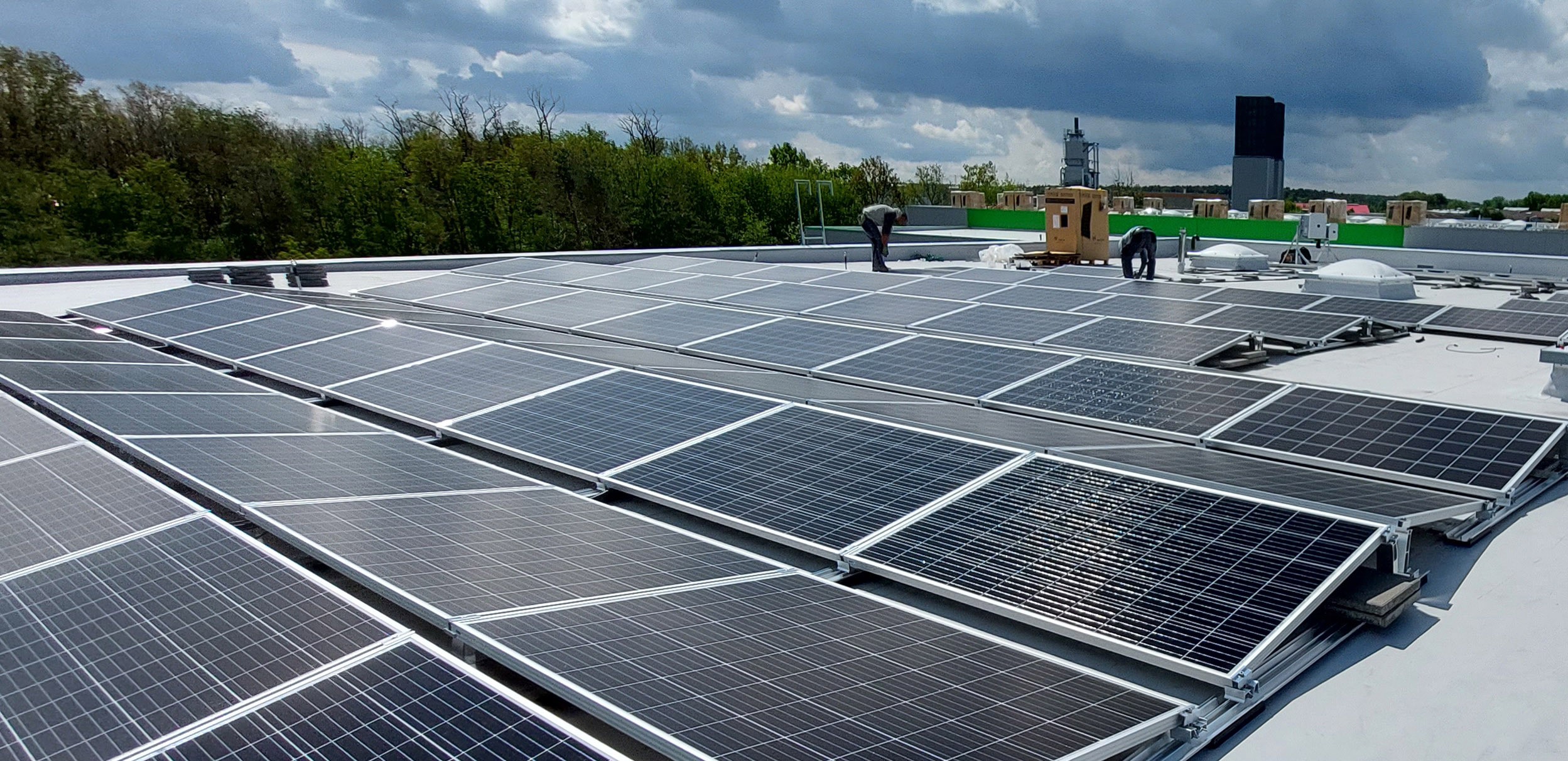 MLP Group - Green Industrial Developer wybuduje farmy fotowoltaiczne na dachach 10 parków logistycznych w Polsce