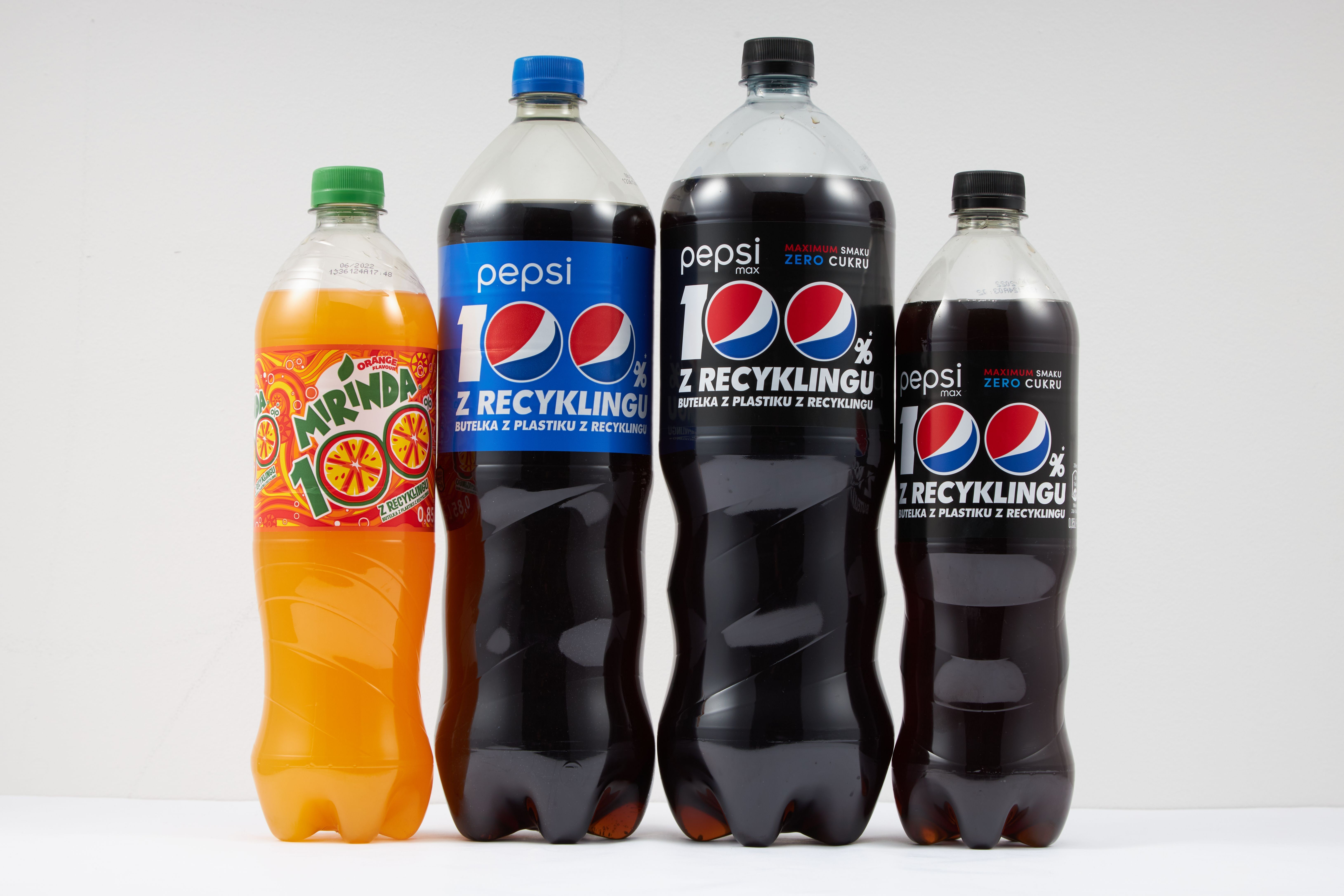 Pierwsze partie napojów Pepsi oraz Mirinda rozlewane są do butelek wykonanych w 100% z przetworzonego plastiku (rPET)